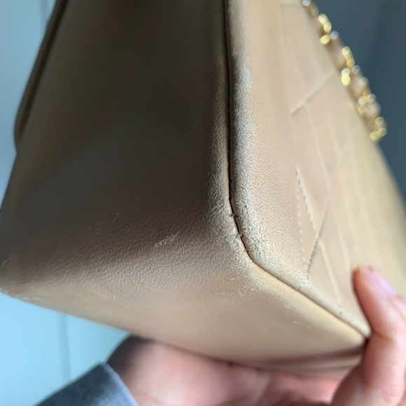 Vintage Classic Single Flap in Beige Lambskin in 24GHW - Picture 5 of 15